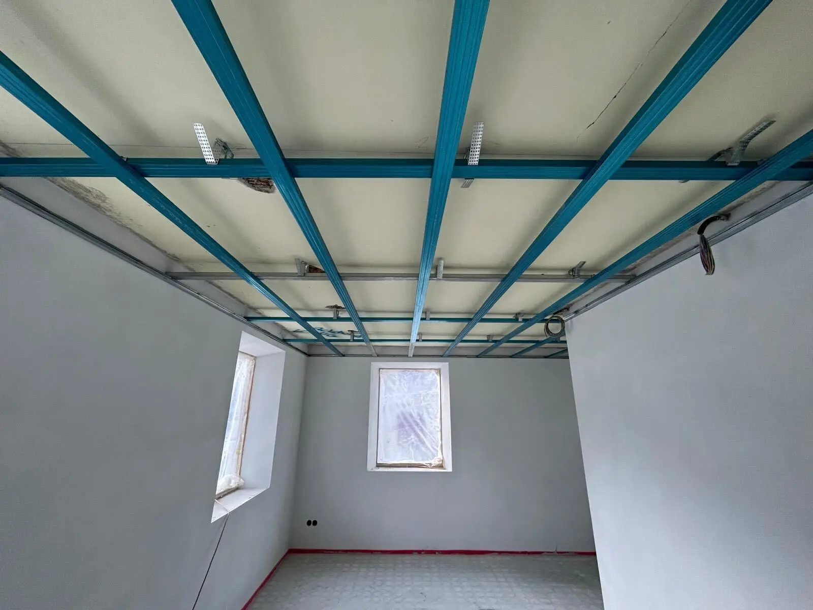 Trockenbauarbeiten an einer Wand